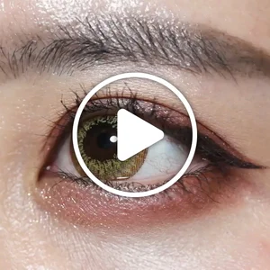 /product/98/_商品サムネイル_ディ.アモールグレー着用動画 ブラウンベースの3トーン。ほのかに透け感を作り出し、きれいなハーフEyeを実現。