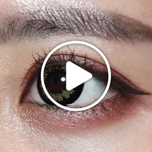 /product/22/_商品サムネイル_ダーリンブラウン着用動画 しっかり立体感の出るデザイン＋ブロンドブラウンで瞳を主役に。