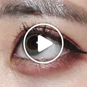 /product/517/_商品サムネイル_ラナグレー着用動画 最小サイズで作るリアルハーフeye  フチは本来の瞳を活かして作り 中間色カラーでザ・リアル瞳｜カラコン 激安