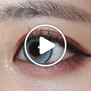 /product/383/_商品サムネイル_度あり・度なし Renel Sky Blue レネルスカイブルー着用動画 スカイブルーとエメラルドグリーンの混ざり合ったようなカラーで絢爛な瞳に。